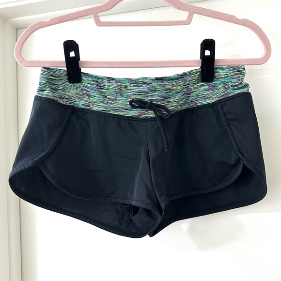 Athleta Pants - Athleta 2.5” Inseam Black Shorts with Multicolor Waistband, Size S